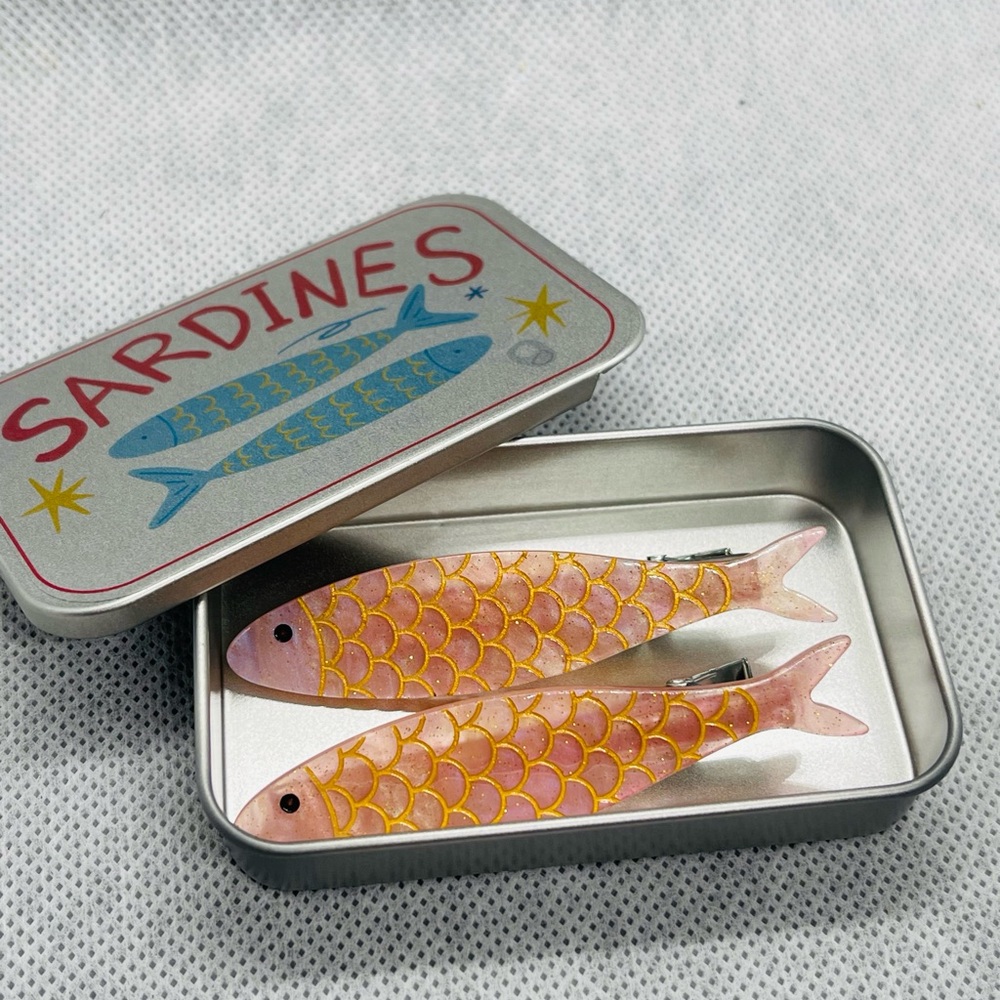 Sardines Pink Fish Clip Set in Tin